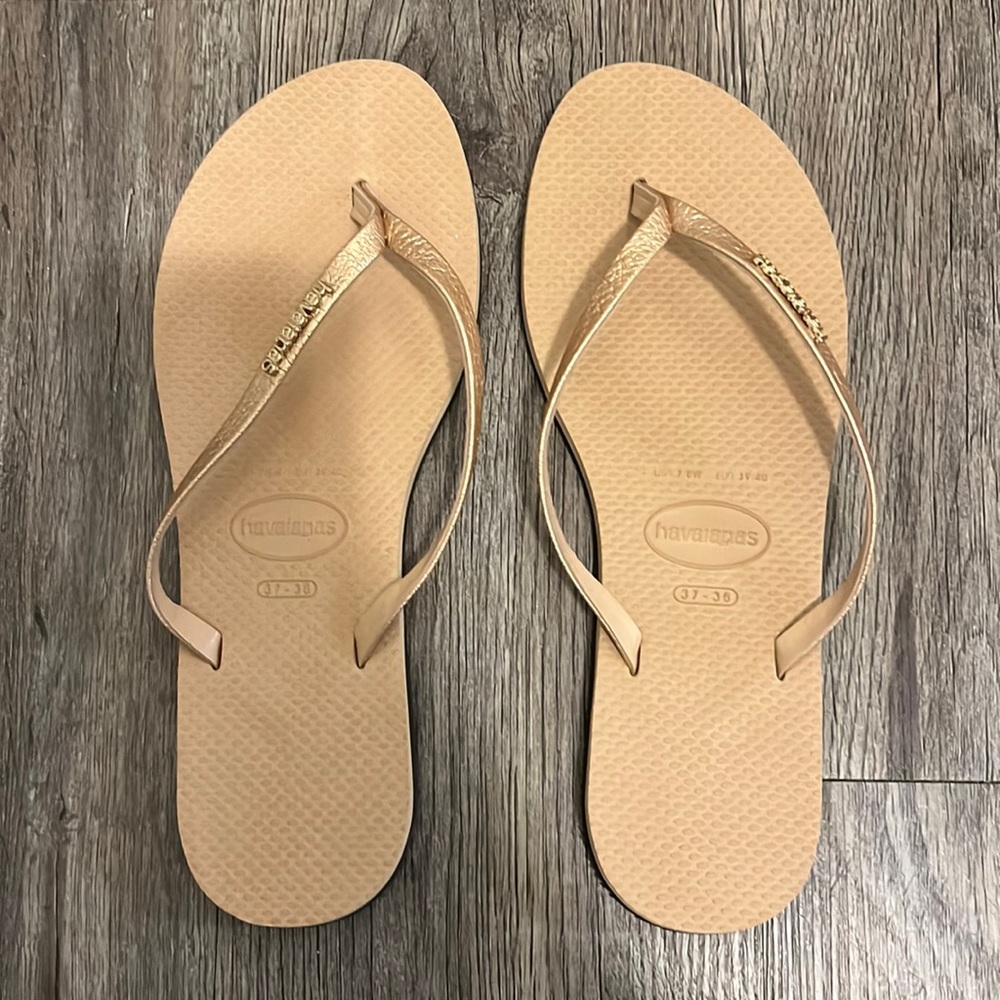BRAND NEW Havaianas Gold Thong Flip Flops